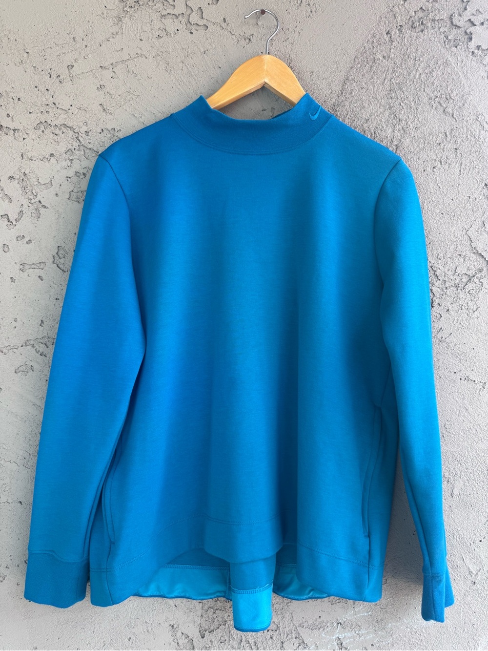 Nike Dri-Fit Women’s Mock Neck Pullover Sweater in Bright Blue large